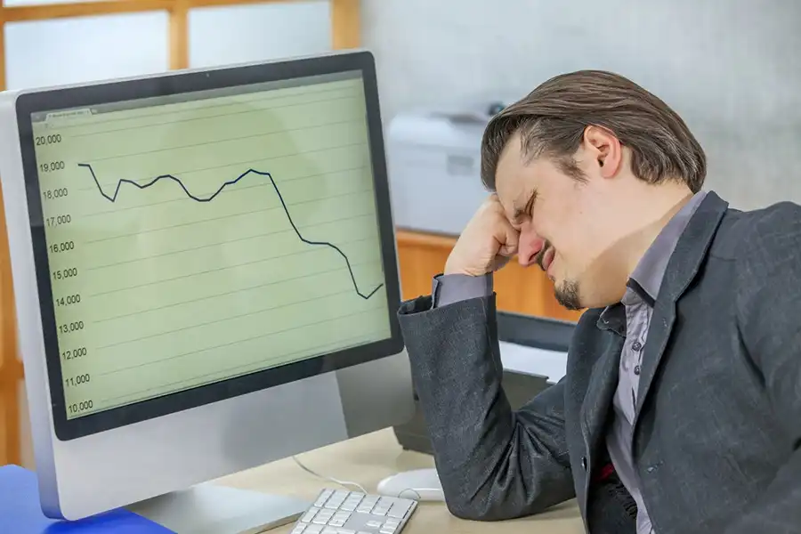 هر استراتژی نیاز به زمان دارد تا نتایج واقعی خود را نشان دهد و تغییر مداوم استراتژی میتواند مانع از دستیابی به این نتایج شود.