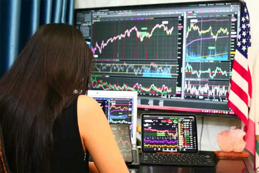 TradingView یکی از شناخته‌شده‌ترین و پرکاربردترین پلتفرم‌های معاملاتی در سطح بین‌المللی به‌شمار می‌رود.