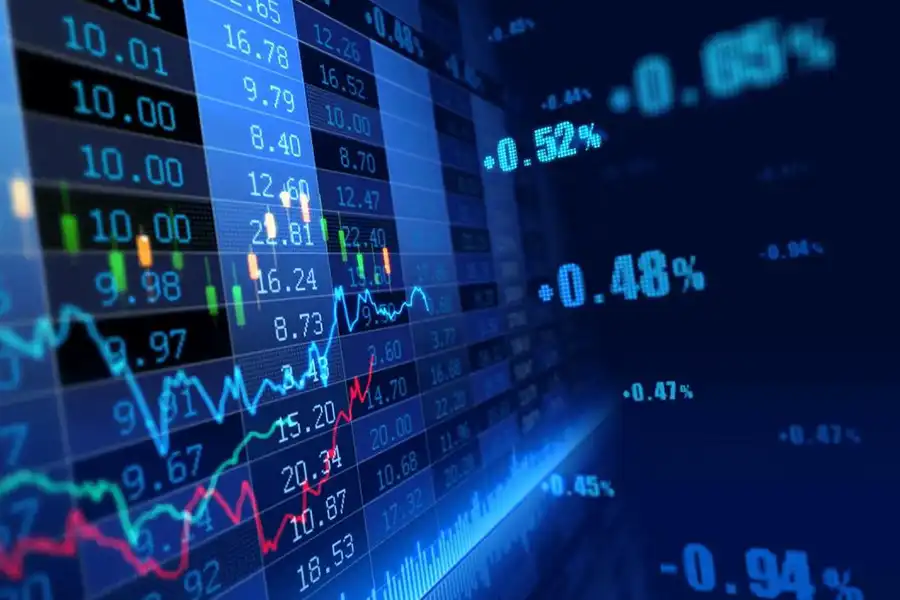 نظریه امواج الیوت بر اساس تحلیل تاریخی و تکنیکال است و عوامل فاندامنتال را در نظر نمی‌گیرد.